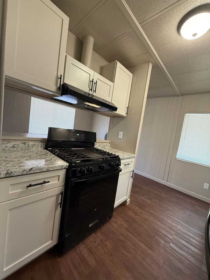 282 Mary St - Photo 7 of 20