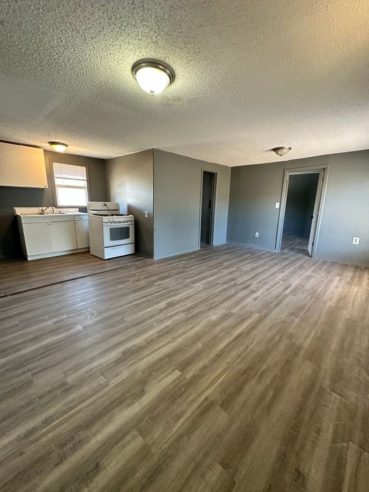 2814 Nw 3rd Ave - Photo 3 of 10