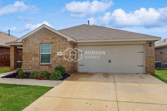 3102 Crane Dr - Photo 3 of 27