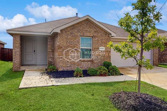3102 Crane Dr - Photo 4 of 27