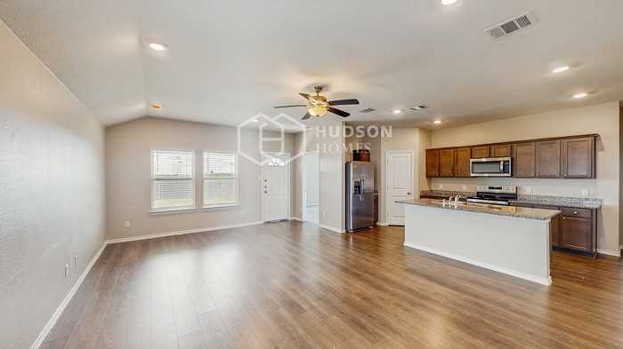 3102 Crane Dr - Photo 6 of 27
