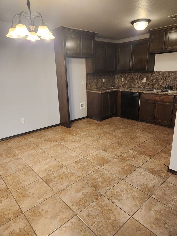 700 Ne 21st Ter - Photo 3 of 11