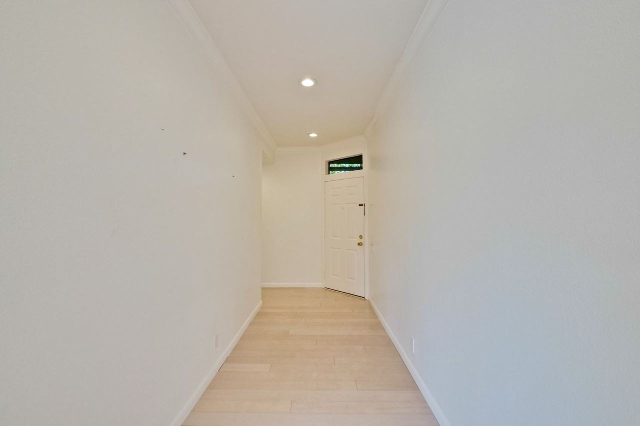 1108 Shoreline Dr - Photo 3 of 50