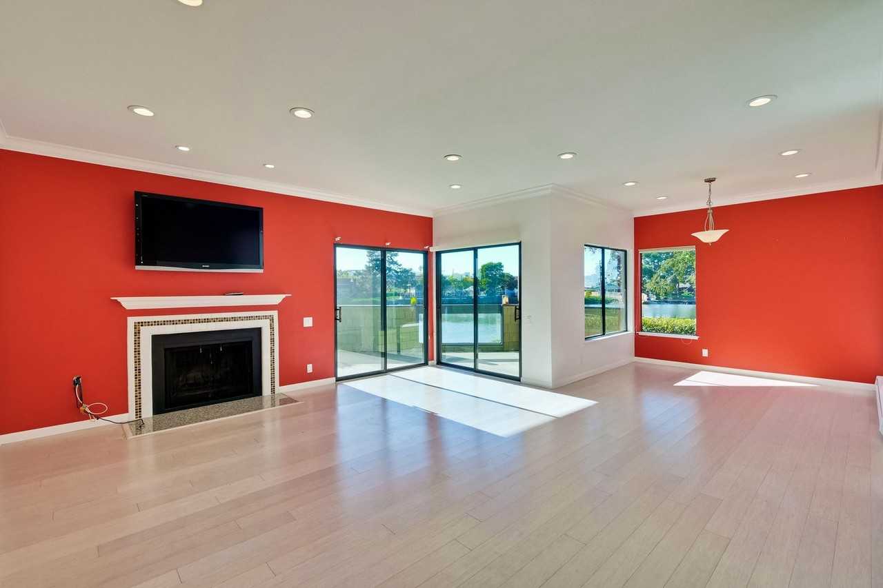 1108 Shoreline Dr - Photo 4 of 50