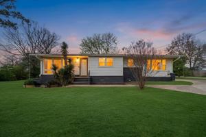 featured image of 372 Clutts Rd