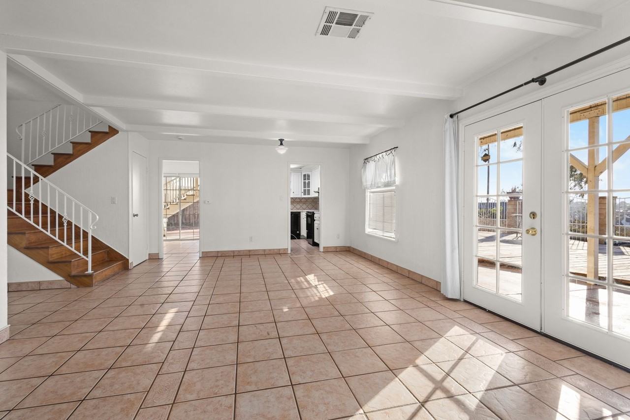 533 Hibiscus Ct - Photo 4 of 34