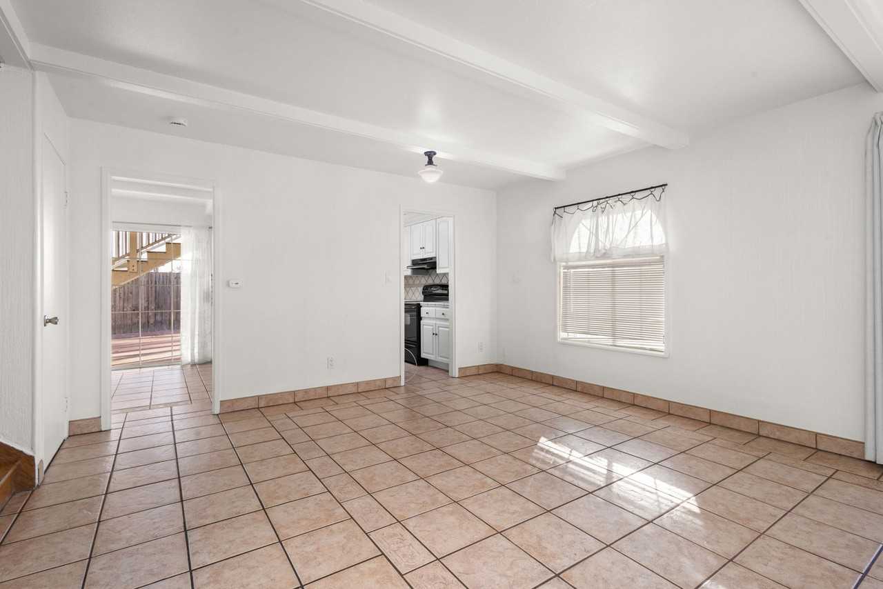 533 Hibiscus Ct - Photo 5 of 34