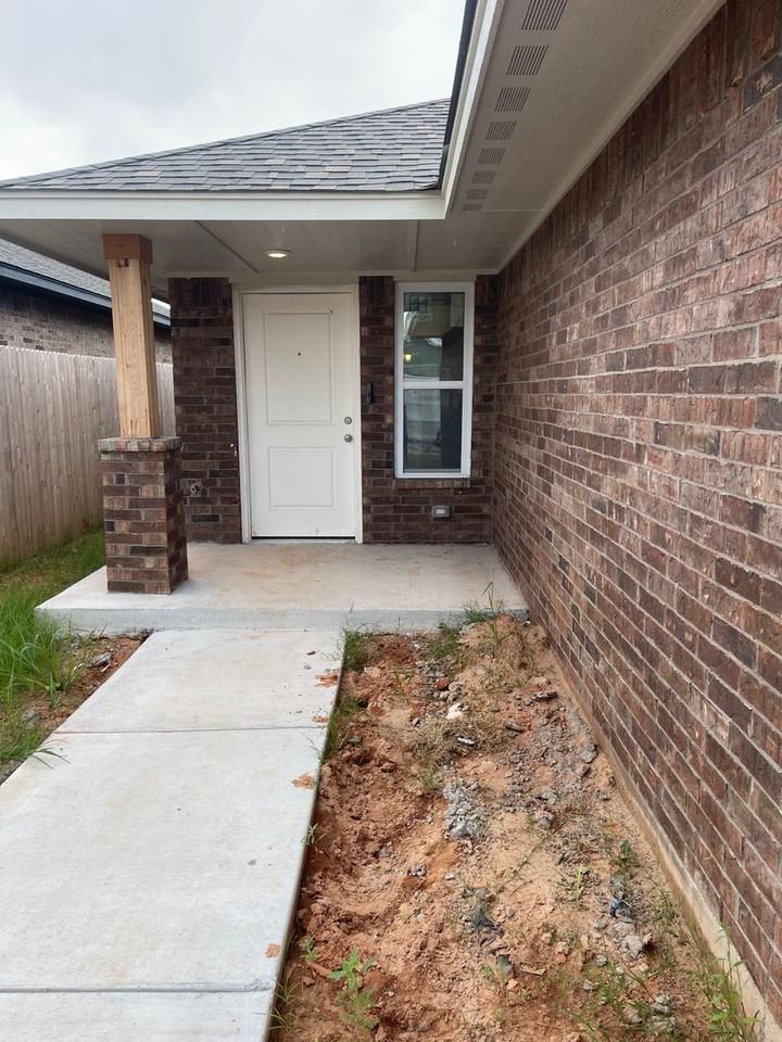2600 Nw 199th St - Photo 2 of 17