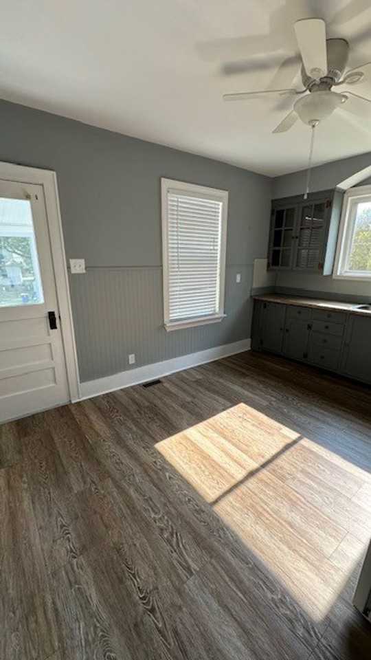 815 Roberts St - Photo 7 of 25
