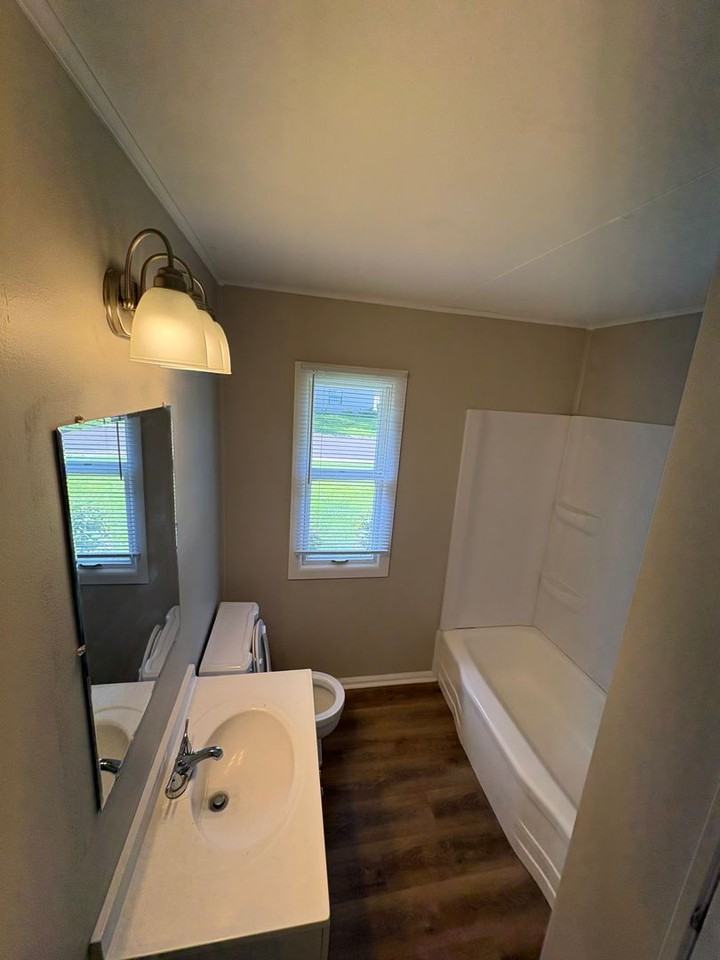 925 W Willow Ln - Photo 6 of 14
