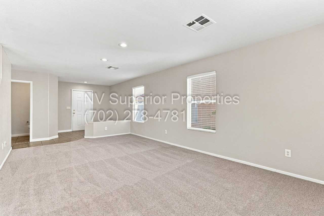 8713 Majestic Pine Ave - Photo 7 of 50