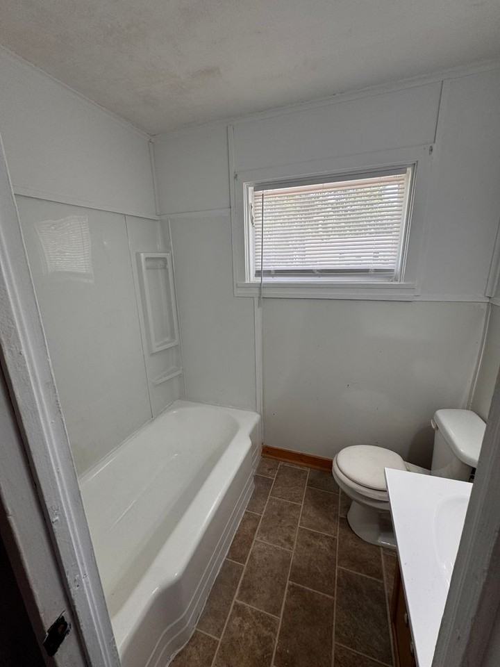 413 Dell Dr - Photo 6 of 17