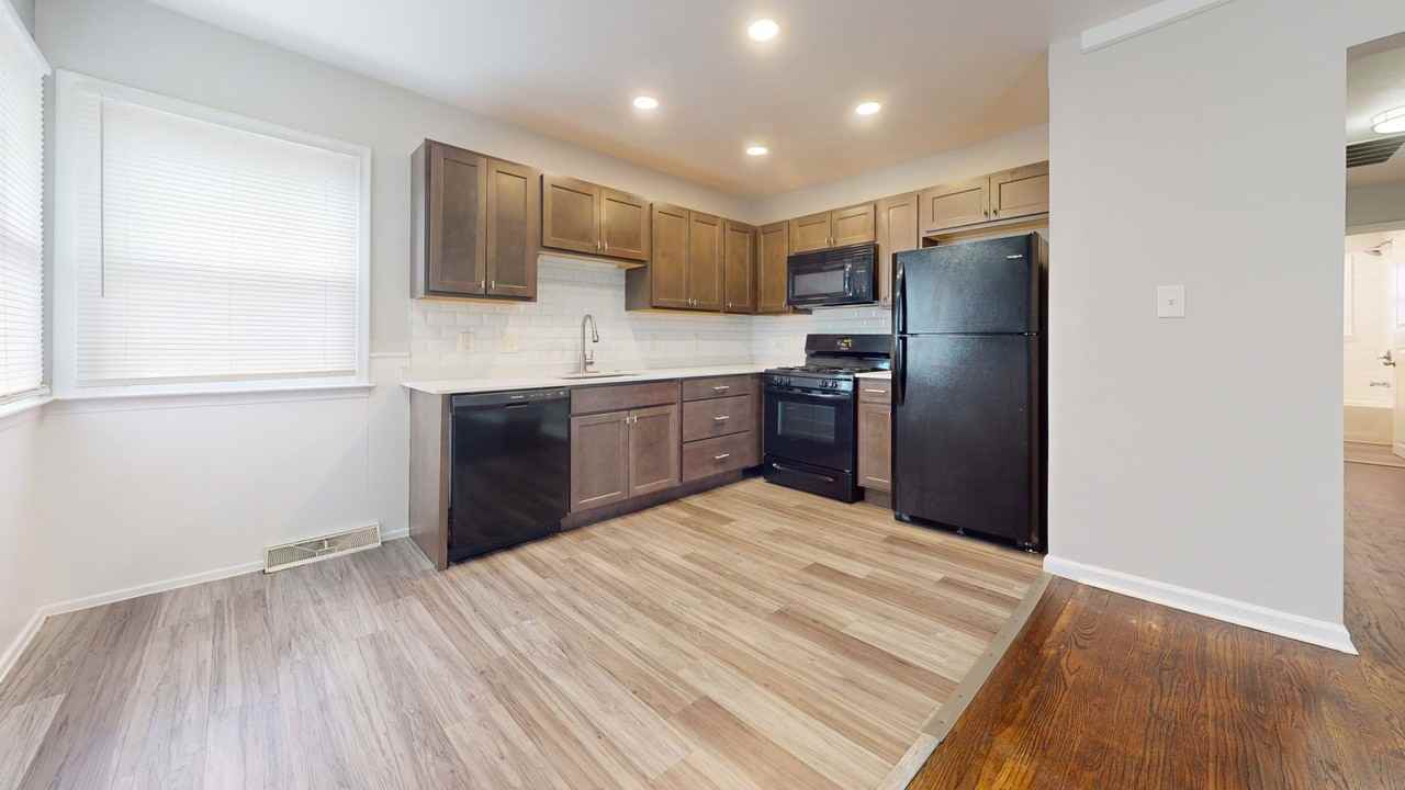 2111 Otis Ave - Photo 2 of 15