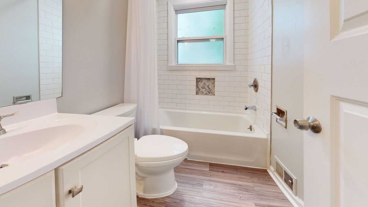 2111 Otis Ave - Photo 4 of 15