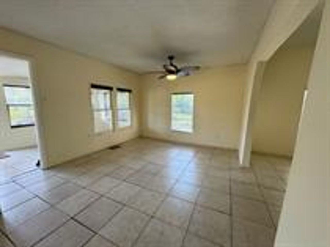 311 N Bloxham Ave - Photo 6 of 14