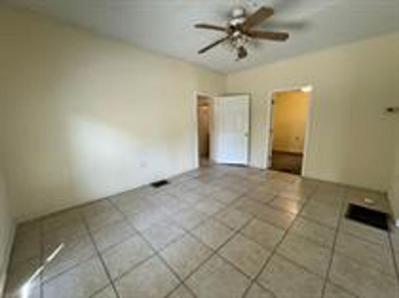 311 N Bloxham Ave - Photo 7 of 14