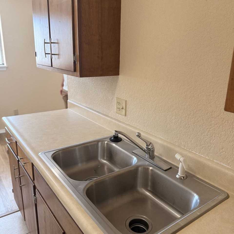 Delwin Apts - Photo 4 of 11