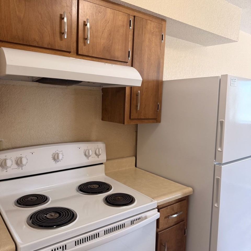 Delwin Apts - Photo 5 of 11