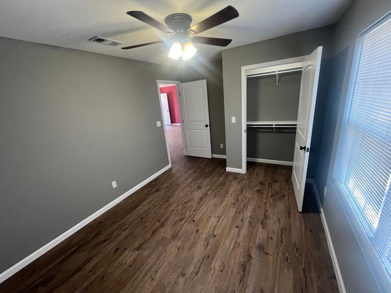 405 Smith St - Photo 2 of 22