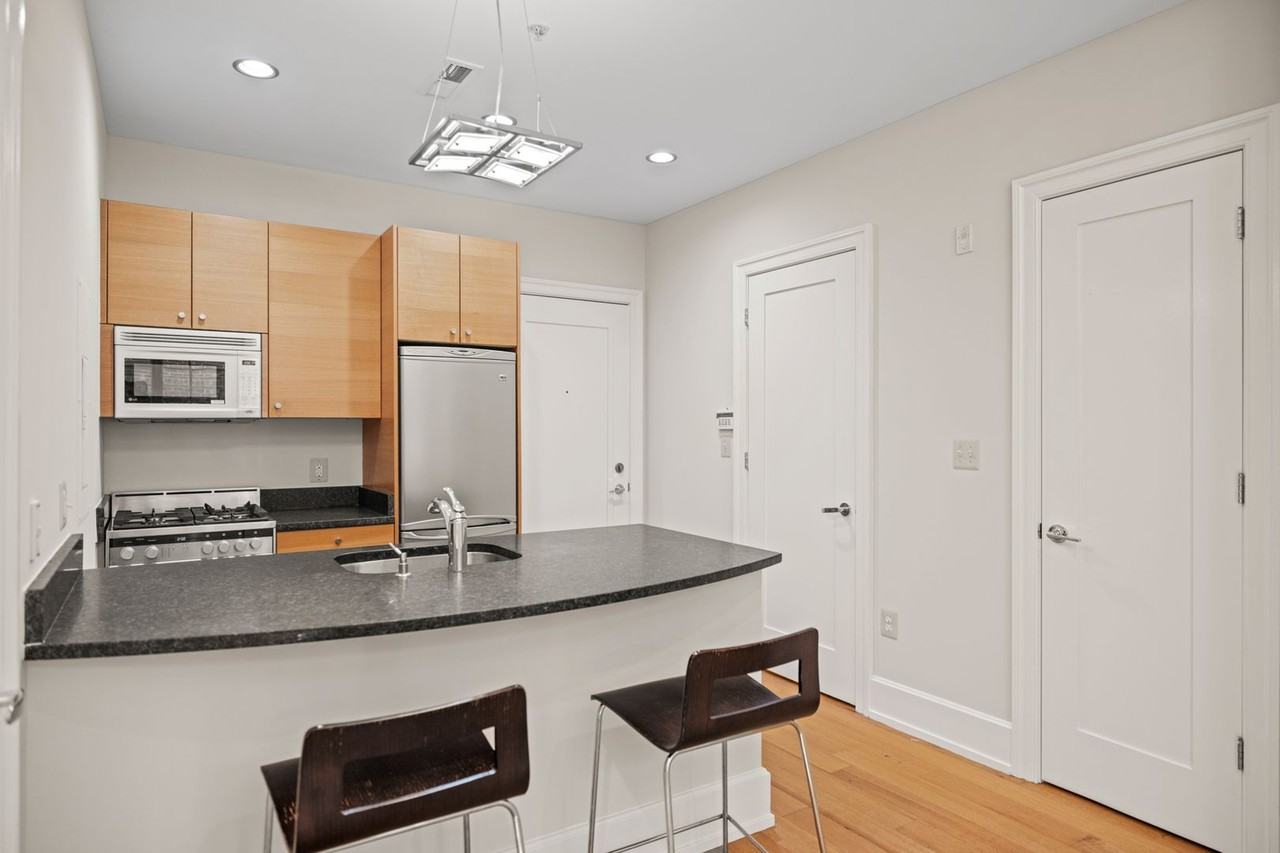 2516 Q St Nw #Q102 - Photo 5 of 26
