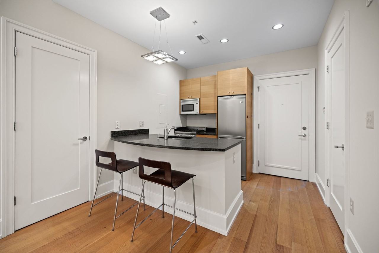 2516 Q St Nw #Q102 - Photo 6 of 26