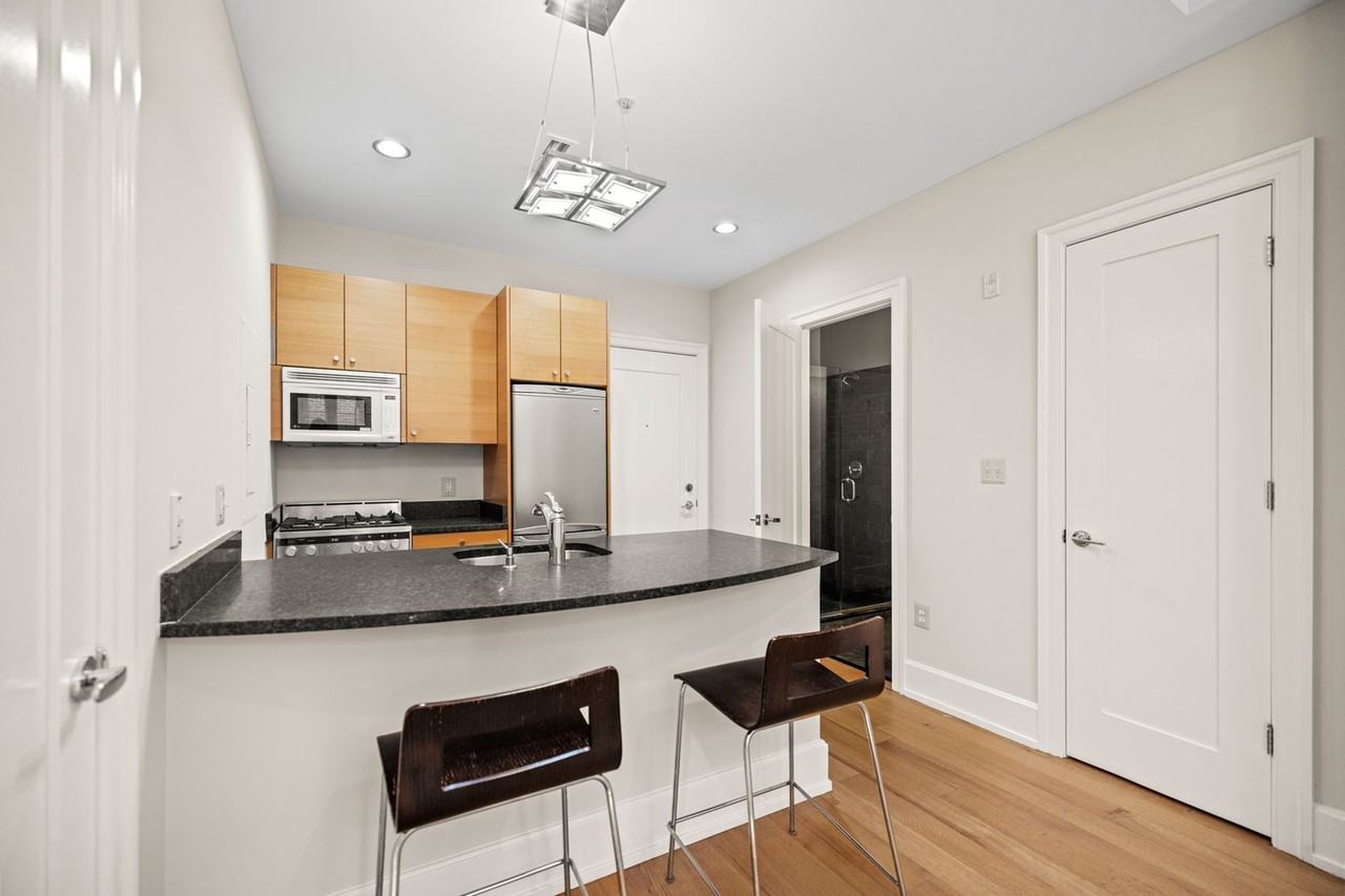 2516 Q St Nw #Q102 - Photo 7 of 26