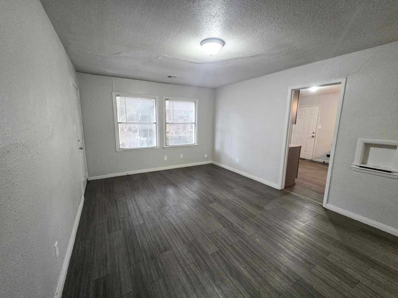 515 E Indian Dr - Photo 3 of 10