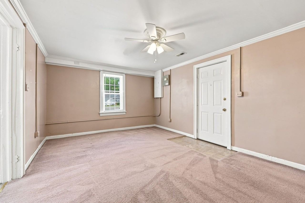 101 E Woodall St #D - Photo 3 of 30
