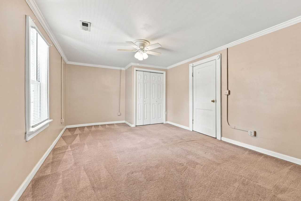 101 E Woodall St #D - Photo 6 of 30