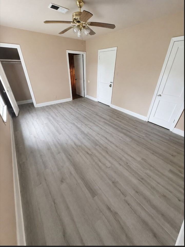 2435 Beech St - Photo 3 of 8