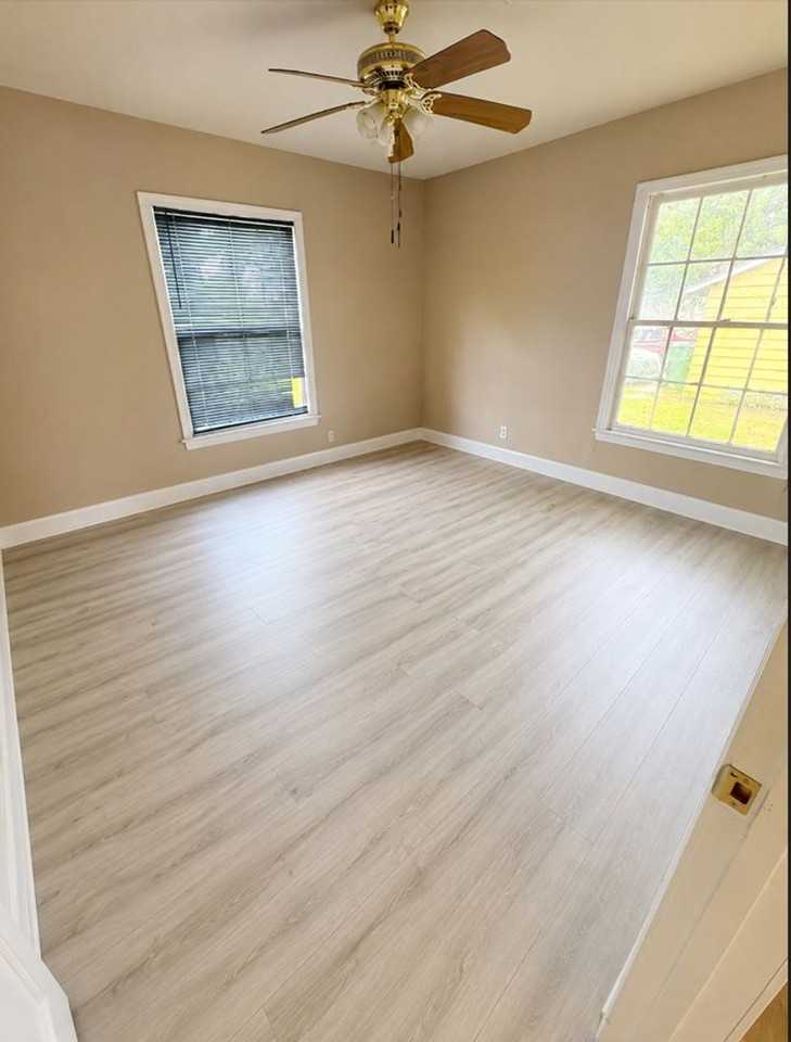 2435 Beech St - Photo 4 of 8