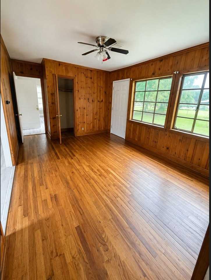 2435 Beech St - Photo 5 of 8