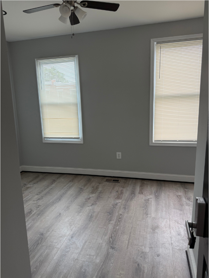1106 N Lakewood - Photo 2 of 32