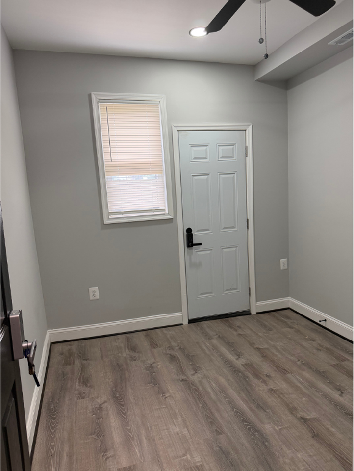 1106 N Lakewood - Photo 7 of 32
