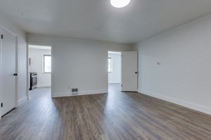 featured image of 732 E Warrington Ave