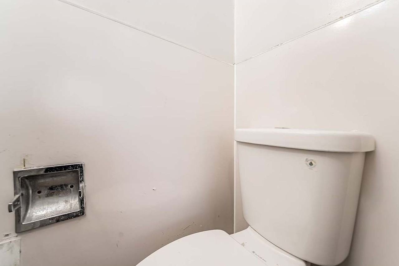 1517 E 256th St - Photo 5 of 29