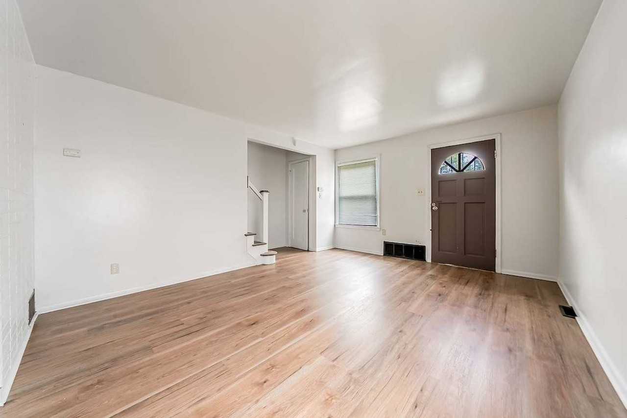 1517 E 256th St - Photo 6 of 29
