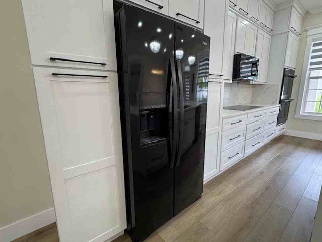 537 Campus St - Photo 4 of 42