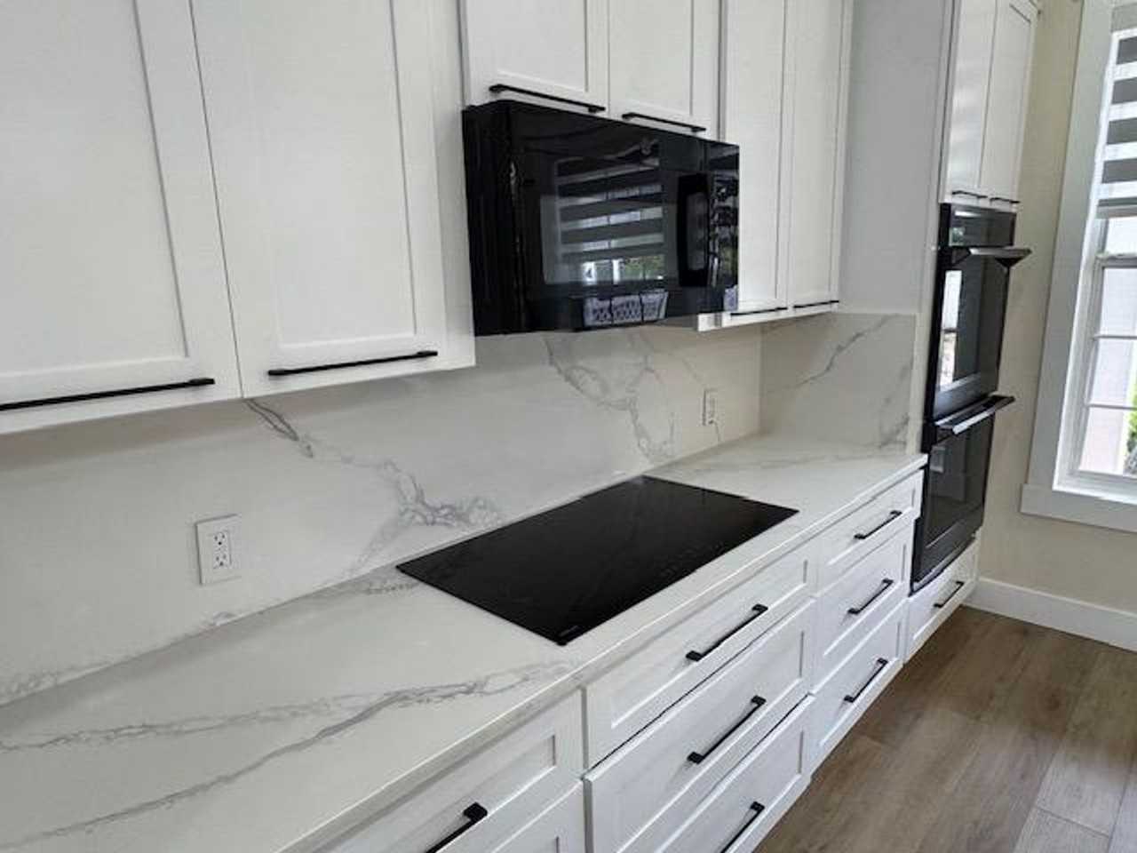 537 Campus St - Photo 5 of 42