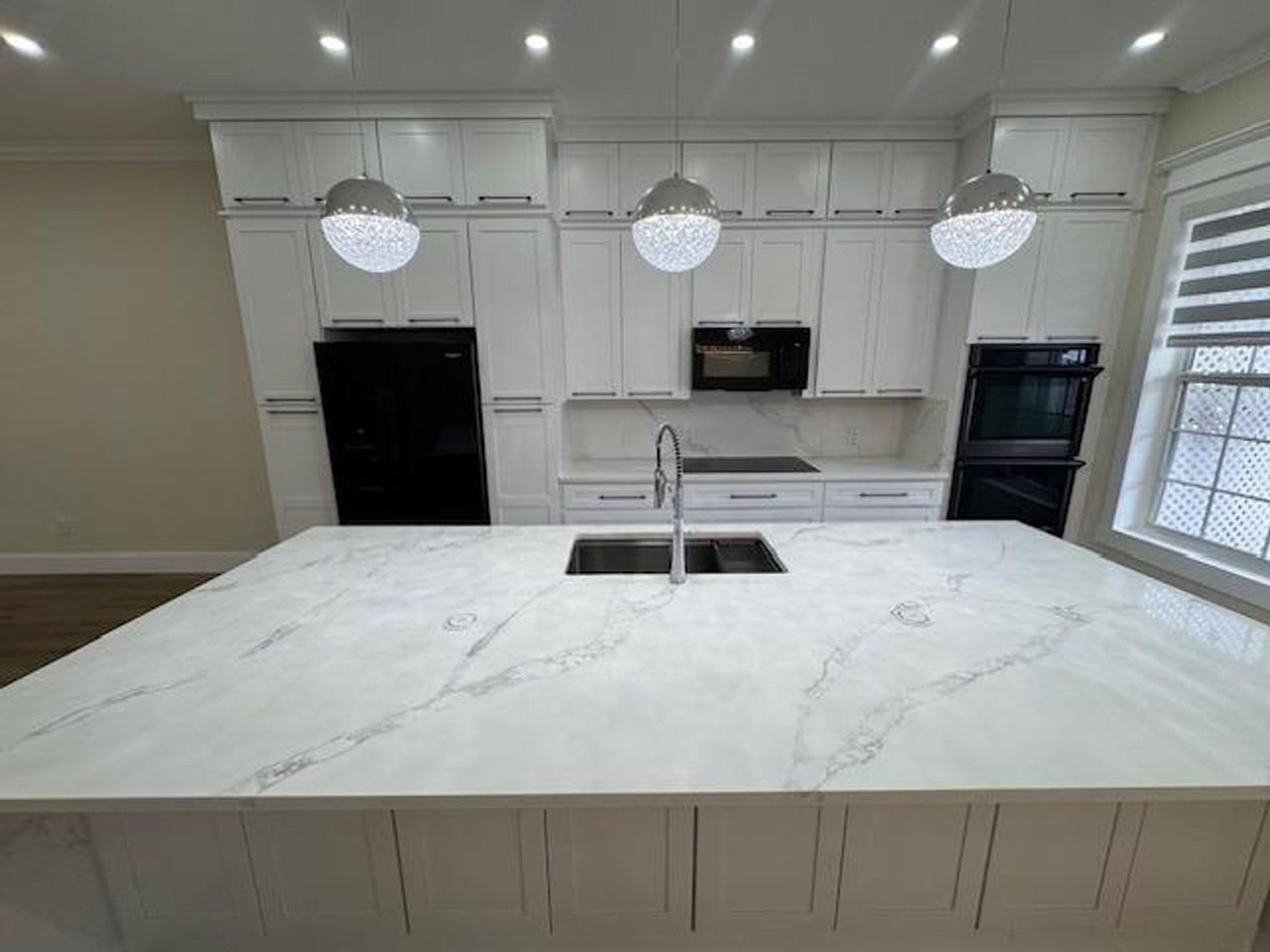 537 Campus St - Photo 7 of 42