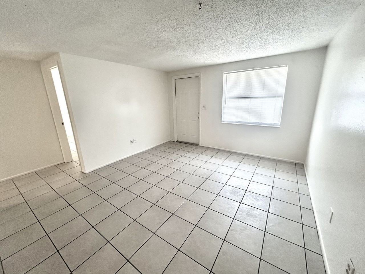 5723 5723 / 5725 9th Street Circle East - Photo 4 of 17