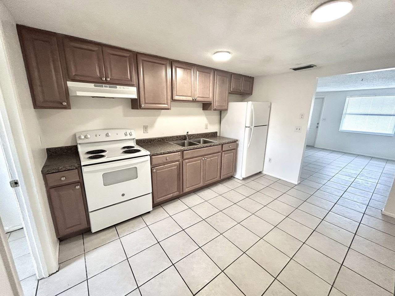 5723 5723 / 5725 9th Street Circle East - Photo 5 of 17