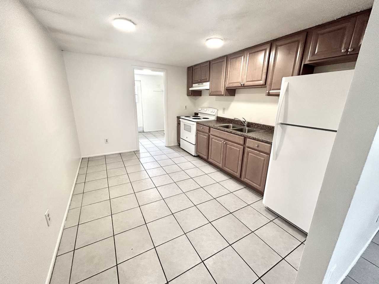 5723 5723 / 5725 9th Street Circle East - Photo 6 of 17