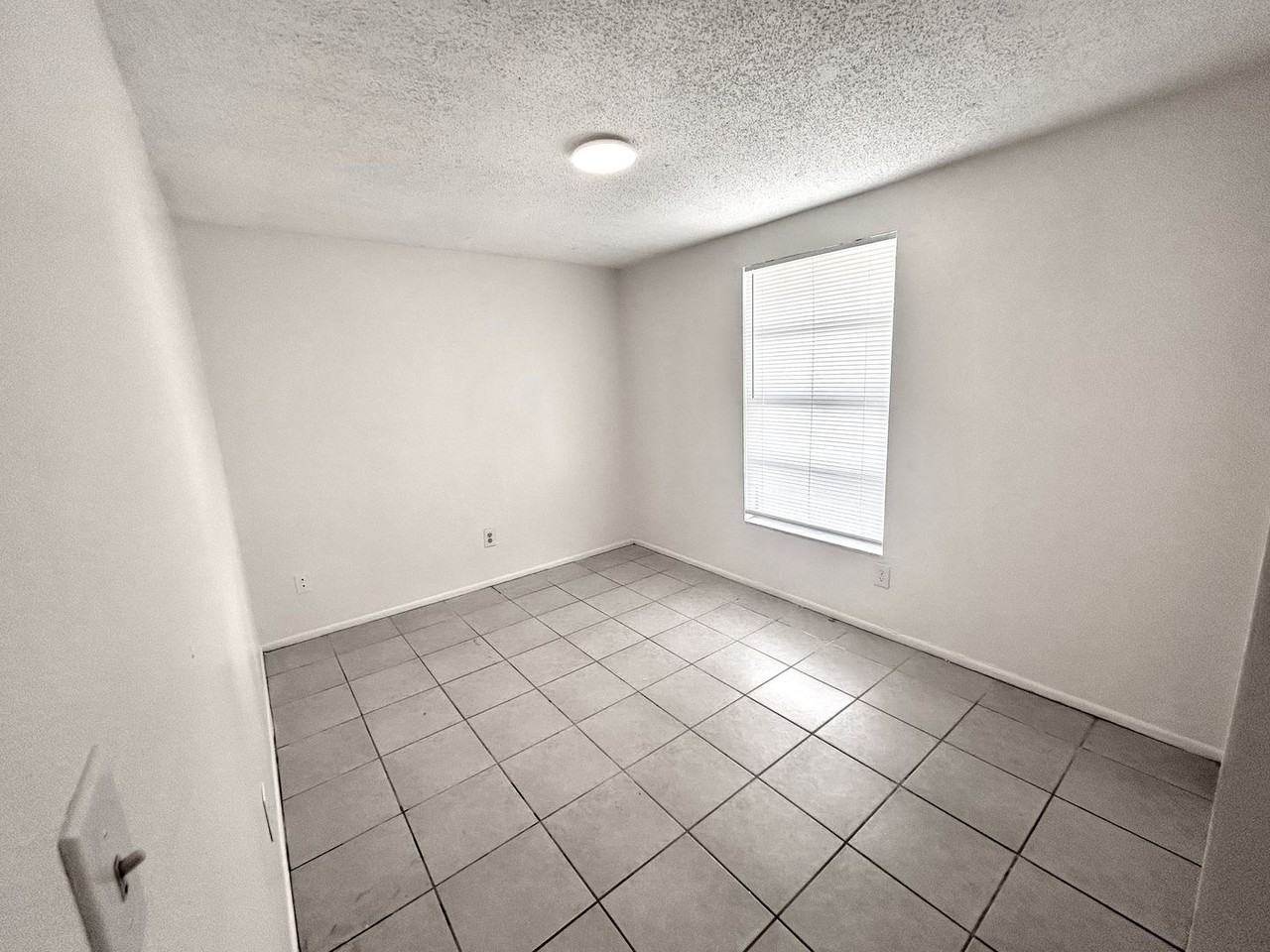 5723 5723 / 5725 9th Street Circle East - Photo 7 of 17