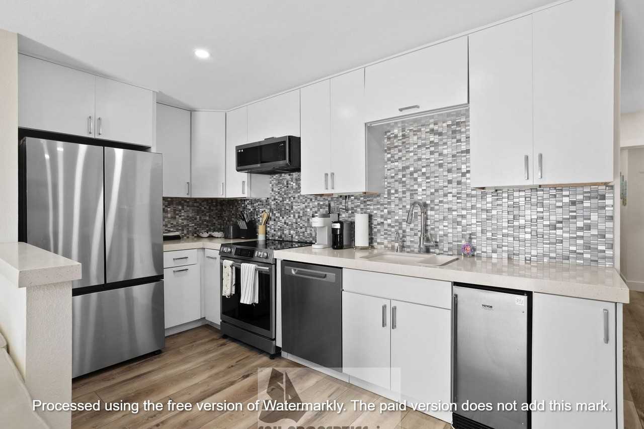 711 711 PCH #330 - Photo 6 of 27