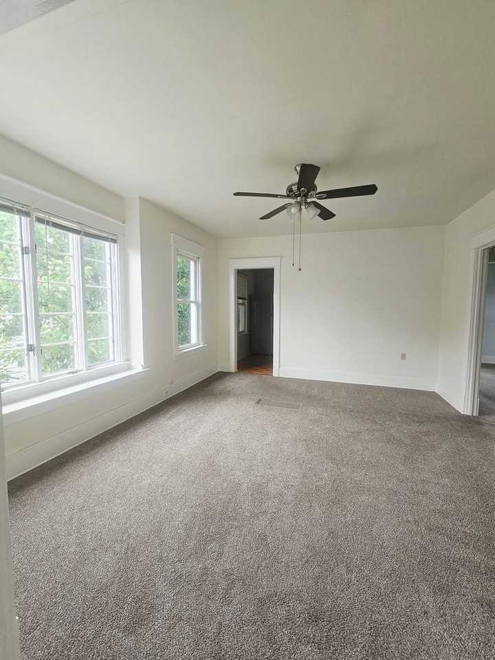 731-733 Lincoln Ave. - Photo 4 of 19