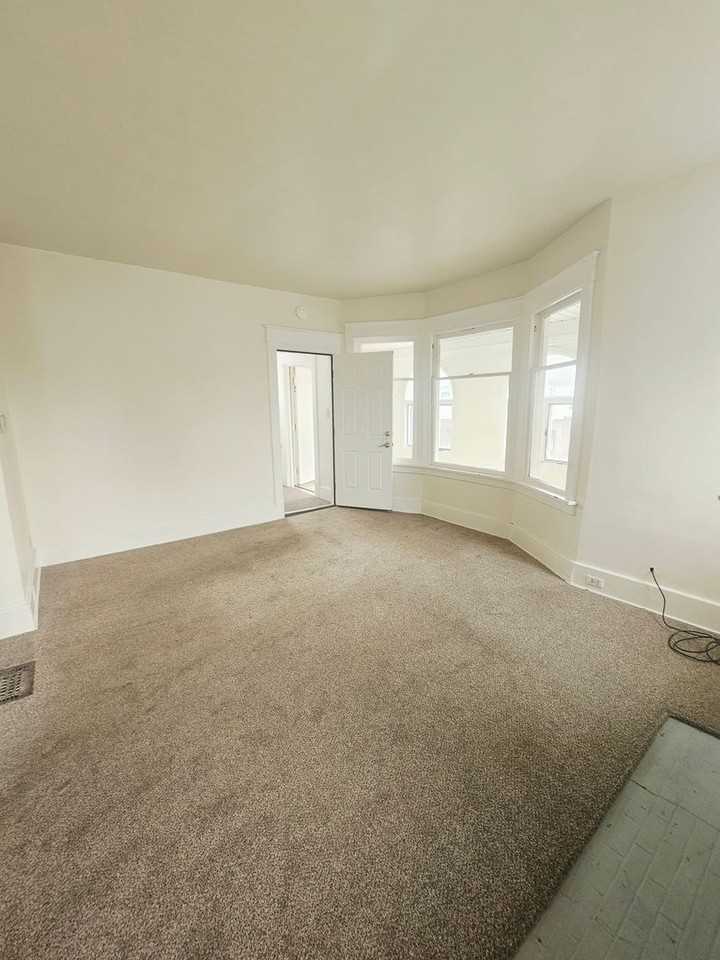 731-733 Lincoln Ave. - Photo 6 of 19