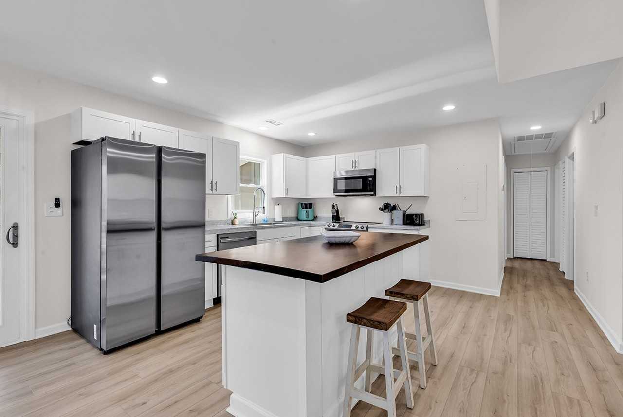 2405 Bert Dr - Photo 6 of 37