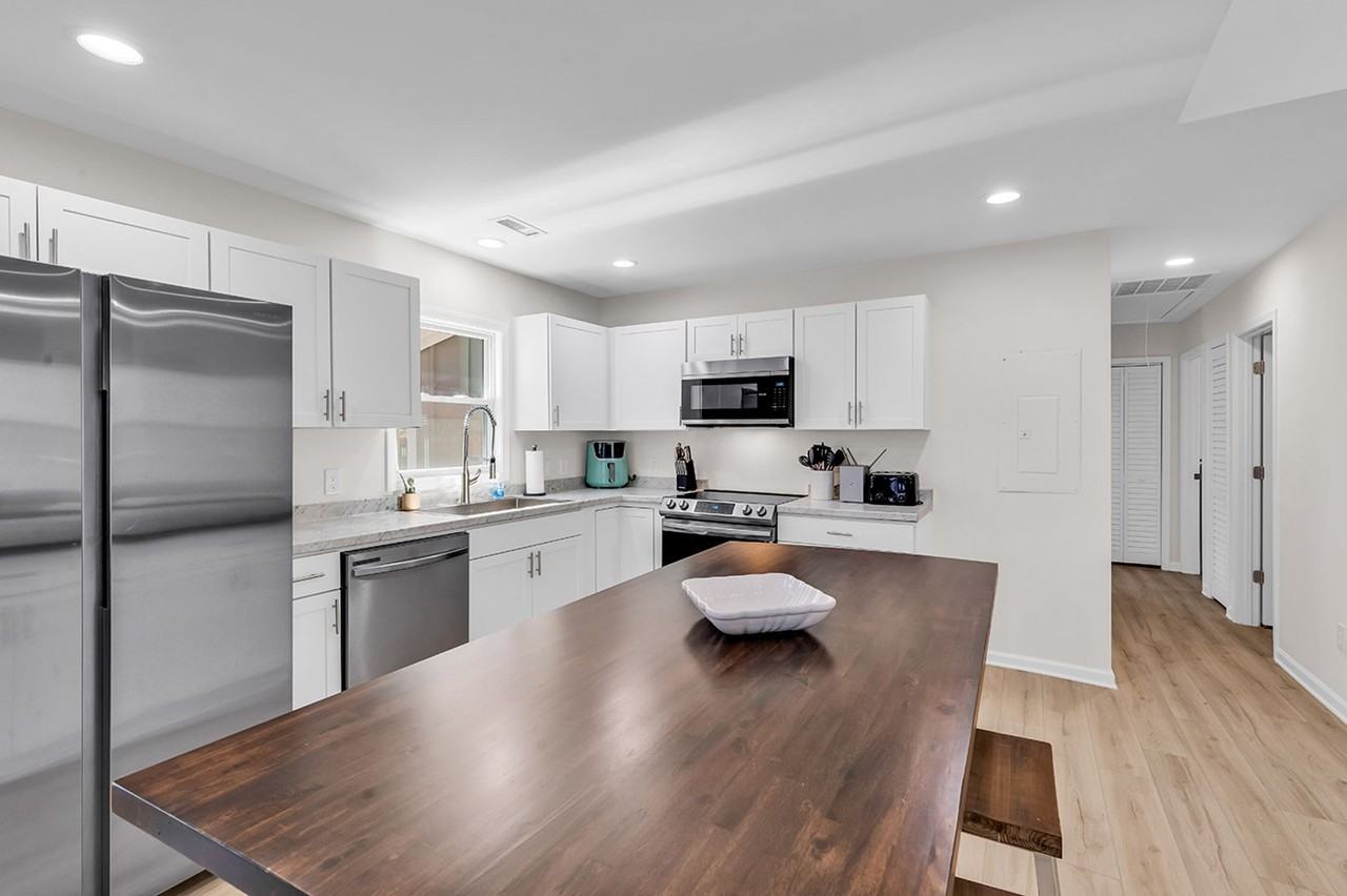 2405 Bert Dr - Photo 7 of 37