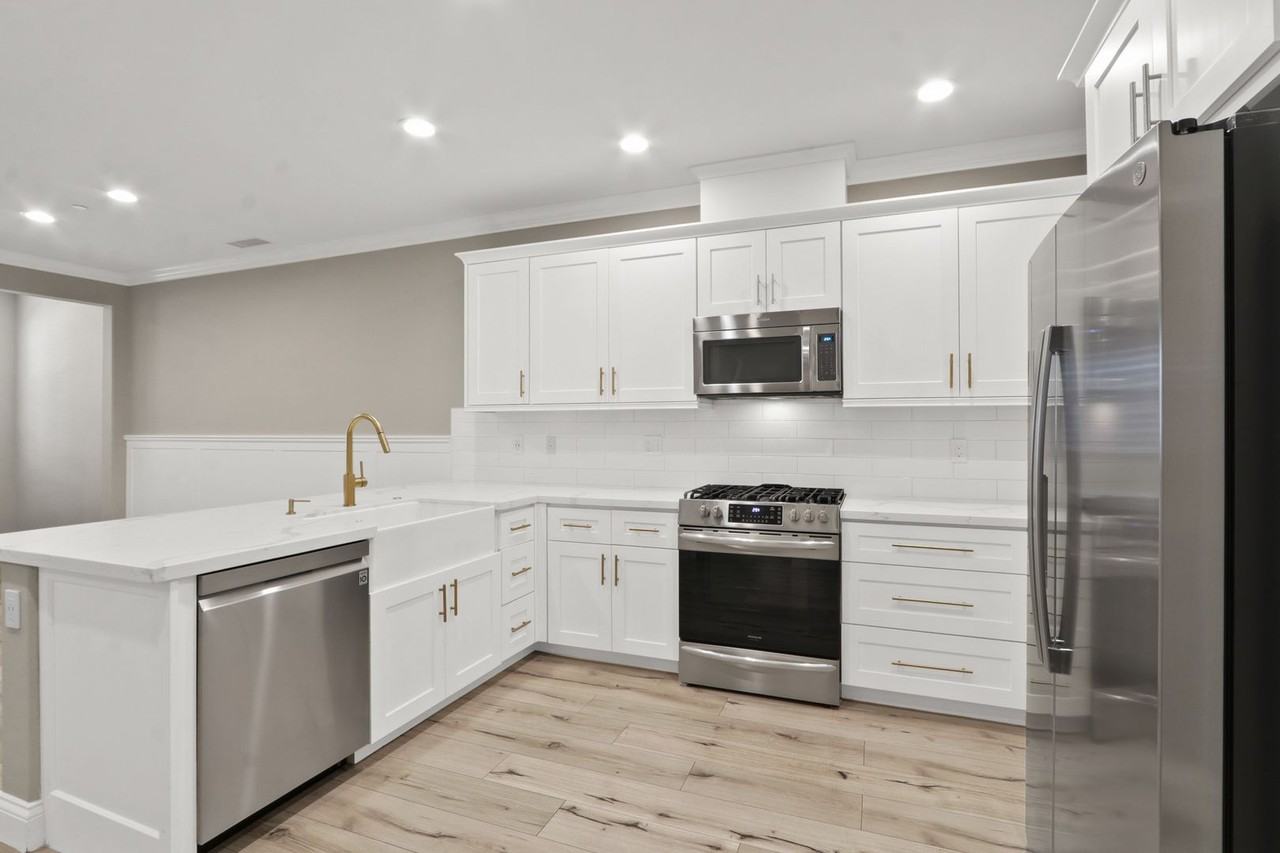 604 El Paseo - Photo 2 of 20